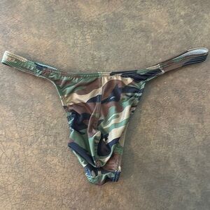 Men’s size medium camouflage thong JJ Malibu